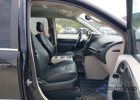 2013 Chrysler Town & Country Touring z USA, uszkodzony, nr VIN 2C4RC1BG4DR564096